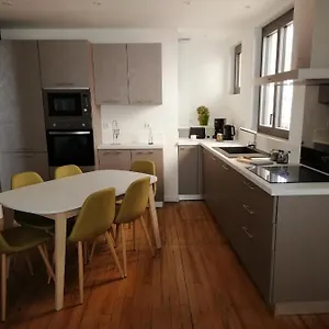  Hébergement de vacances La Citadine Maison De Avec Garage